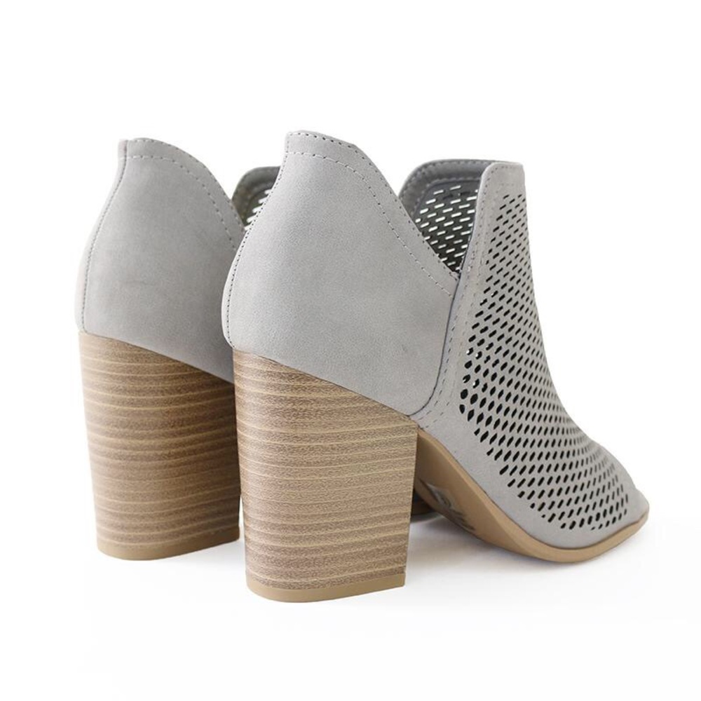 caster light gray perforated bootie sandal - Picture 5 of 6